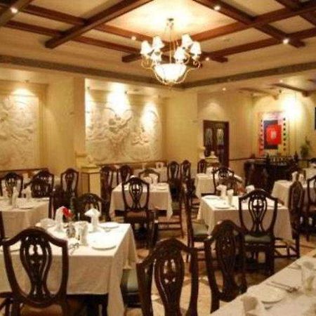 Celebrations Hotel Нави Мумбай Екстериор снимка