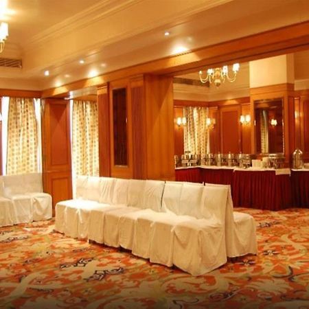 Celebrations Hotel Нави Мумбай Екстериор снимка
