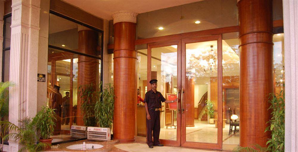 Celebrations Hotel Нави Мумбай Екстериор снимка