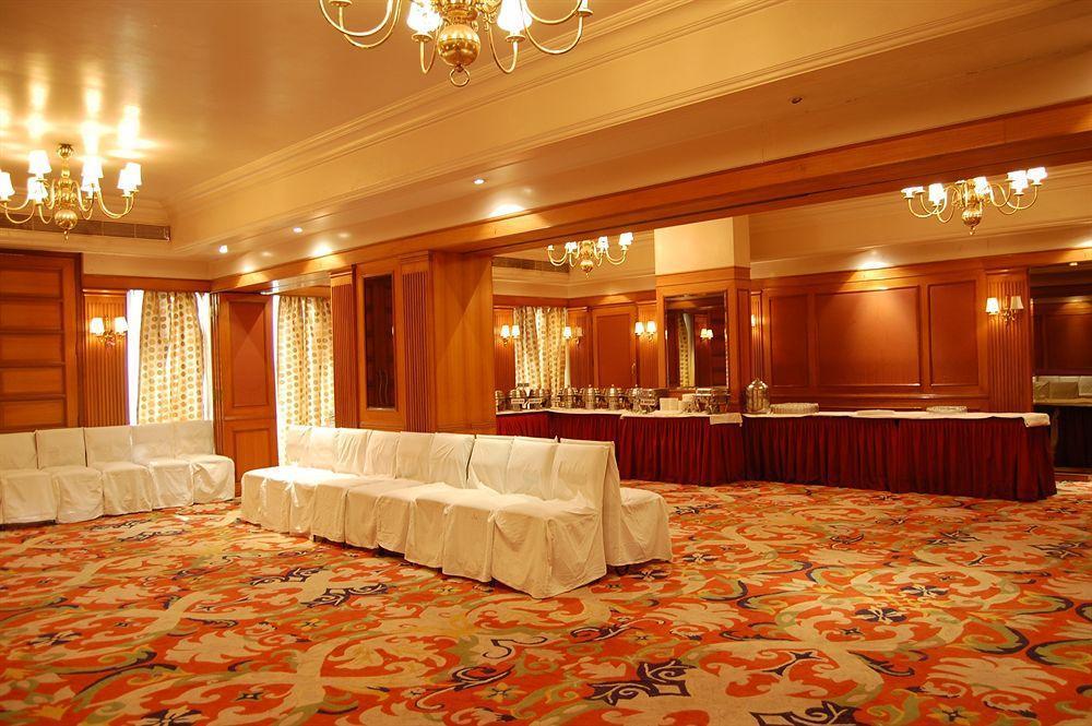 Celebrations Hotel Нави Мумбай Екстериор снимка